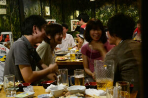 若者　飲み会　居酒屋　合コン